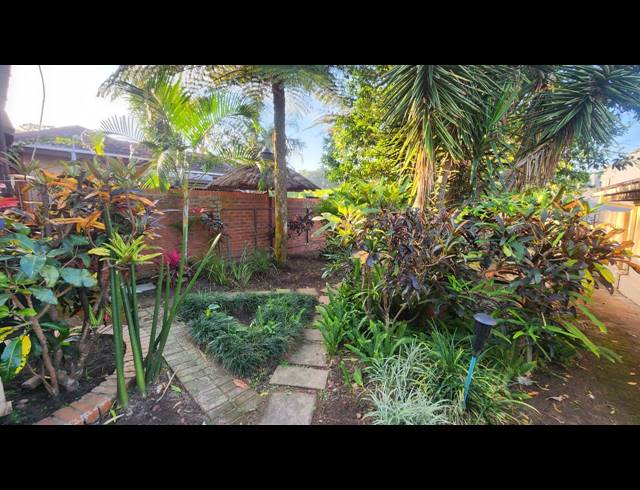 6 BEDROOM HOUSE FOR SALE IN UVONGO